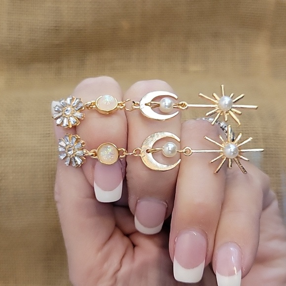 🔥LAST PAIR🔥 Celestial Holiday MCM Dangle Earrings - Picture 4 of 6